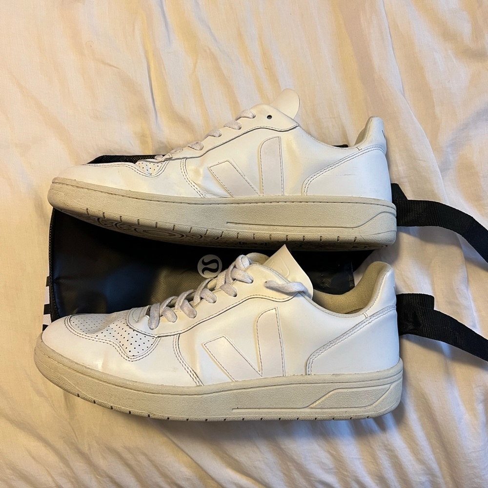 Veja V-10 Men’s Leather Sneaker Size 45 (US 12)